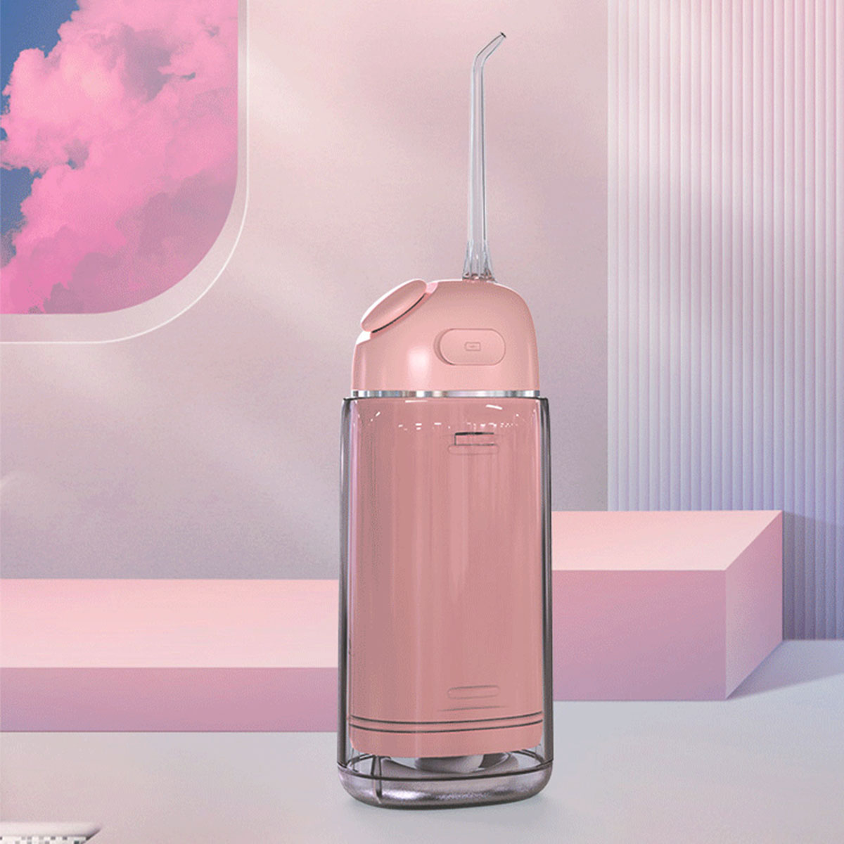 Ein rosa und klarer Wasser-Flosser. Es hat eine lange, dünne Düse und eine rosa Basis.