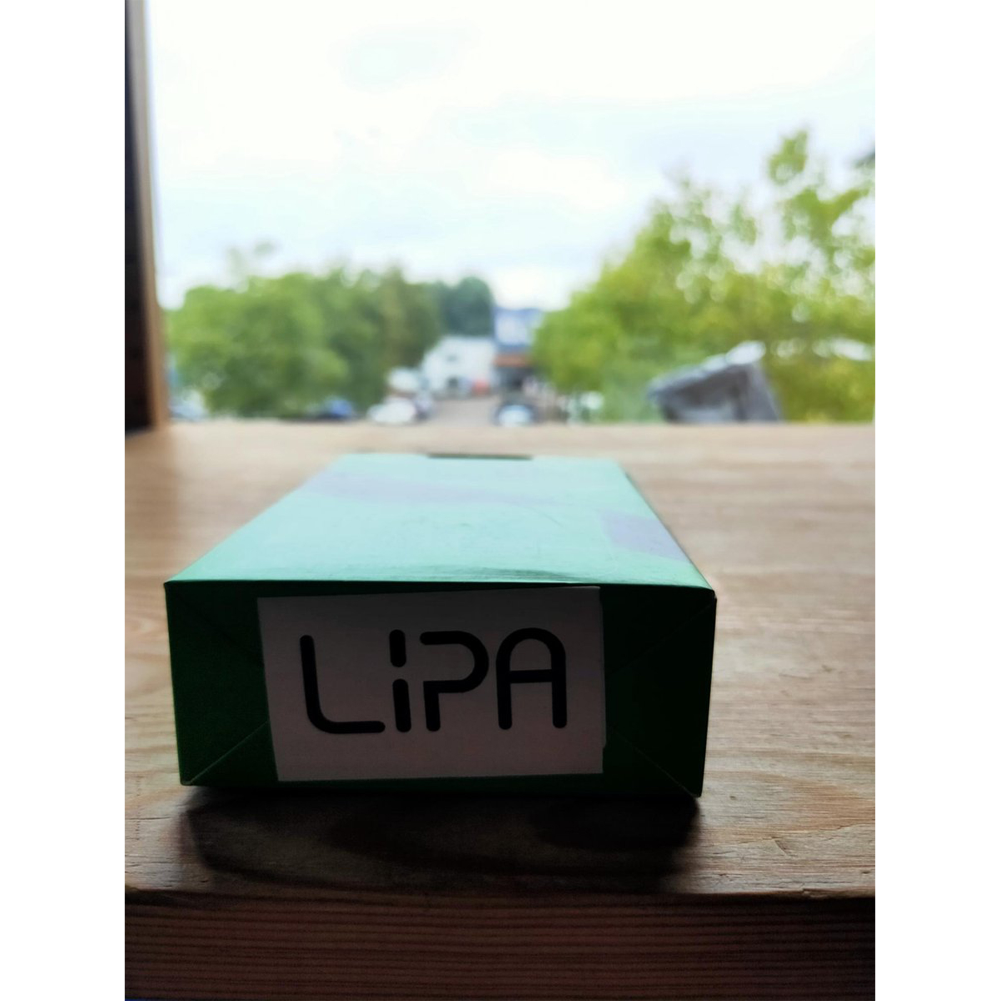 Zielone pudełko z napisem LIPA.