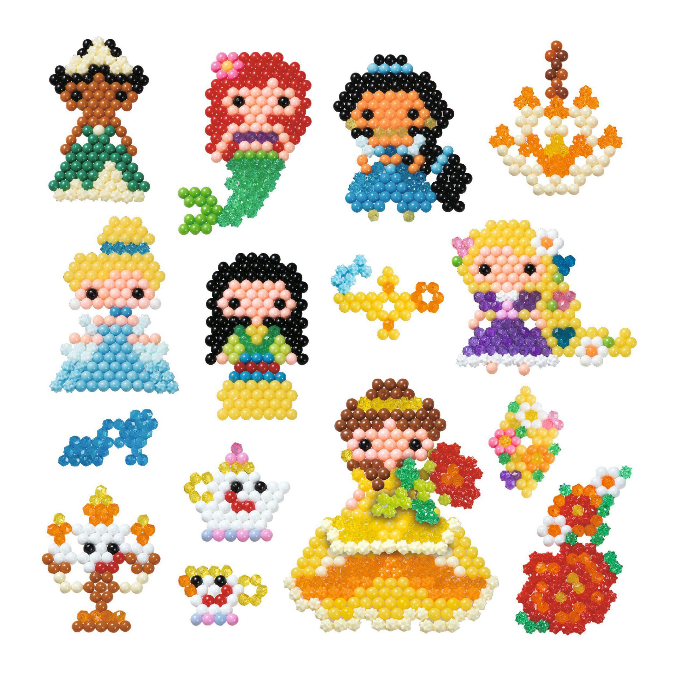 Varias figuras de arte de cuentas de princesas Disney: Ariel, Cenicienta, Bella y otras.