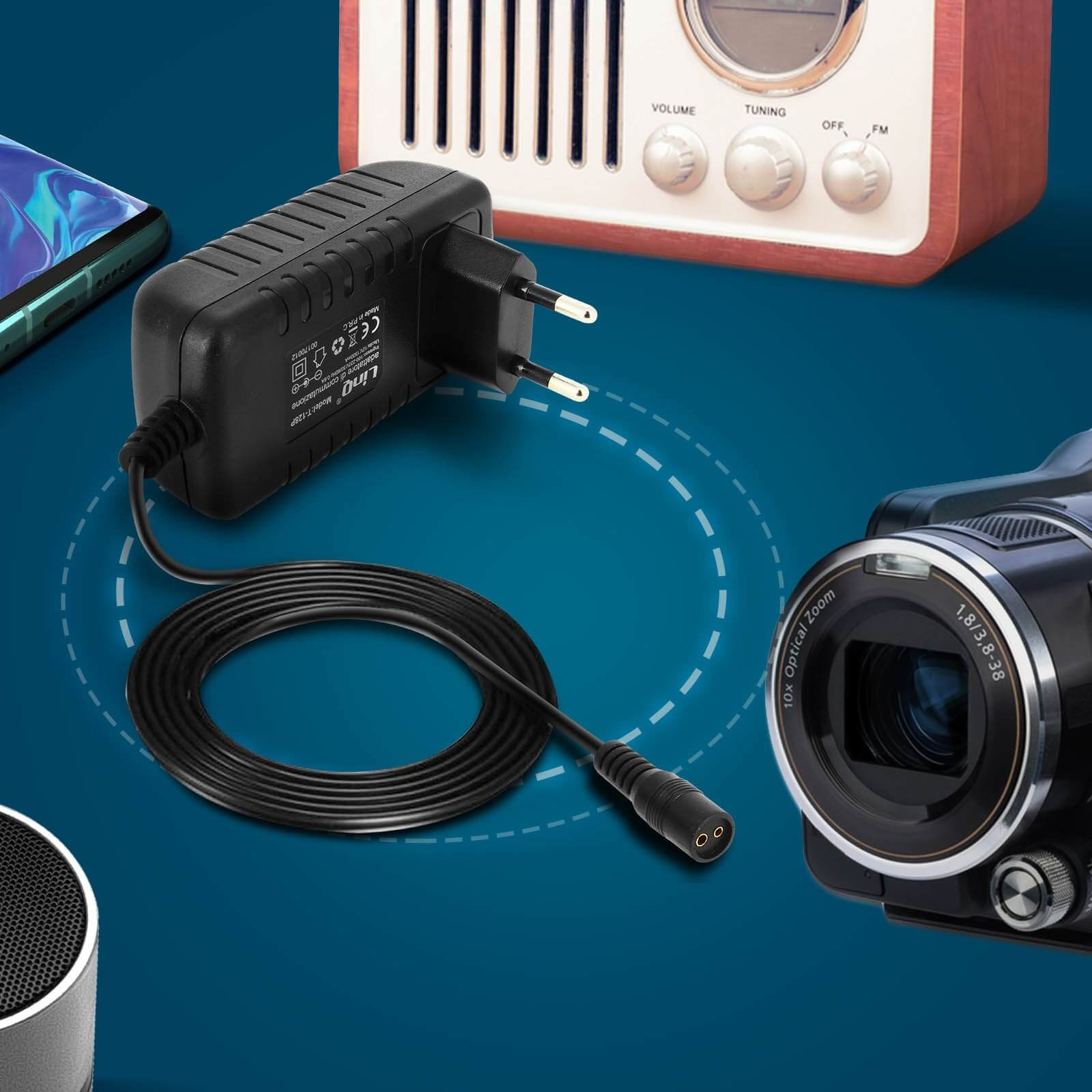 Vari elettrodomestici: un adattatore nero, una fotocamera, una radio e uno smartphone.