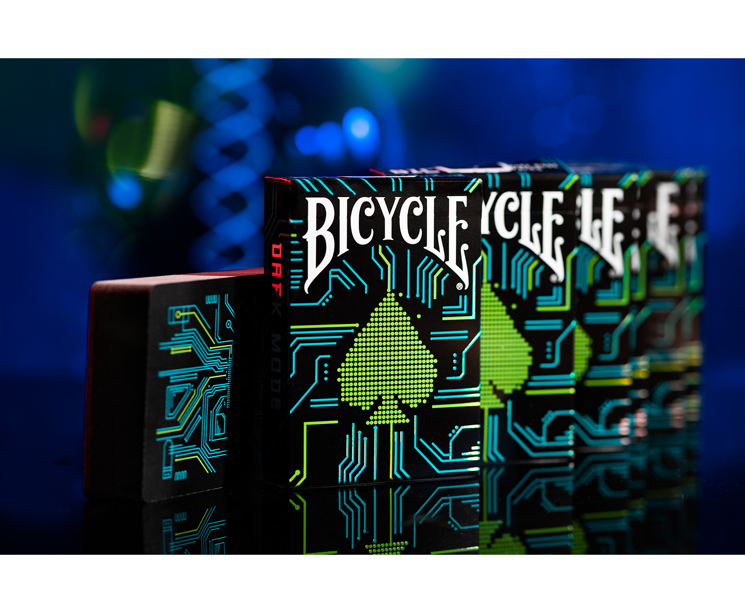 Spielkarten mit dem Wort 'BICYCLE' und einem grünen Pik-Symbol.