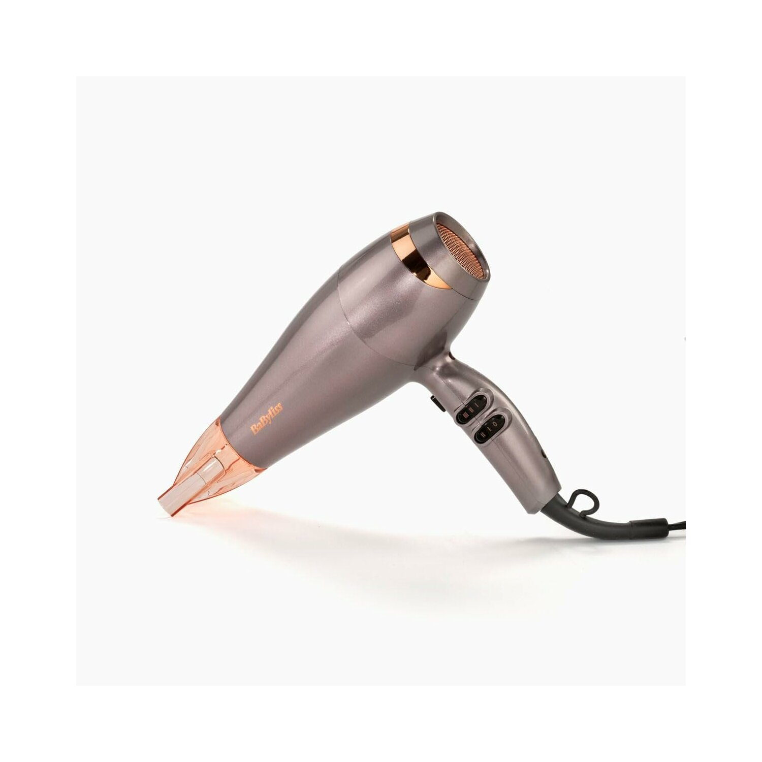 Szara i różowo-złota suszarka do włosów na białym tle.