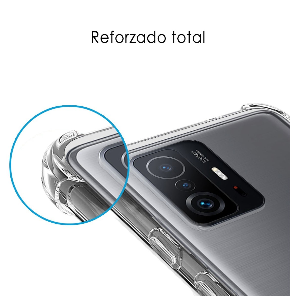Primer plano de un teléfono. El texto 'Reforzado total' está sobre la sección de la cámara del teléfono.