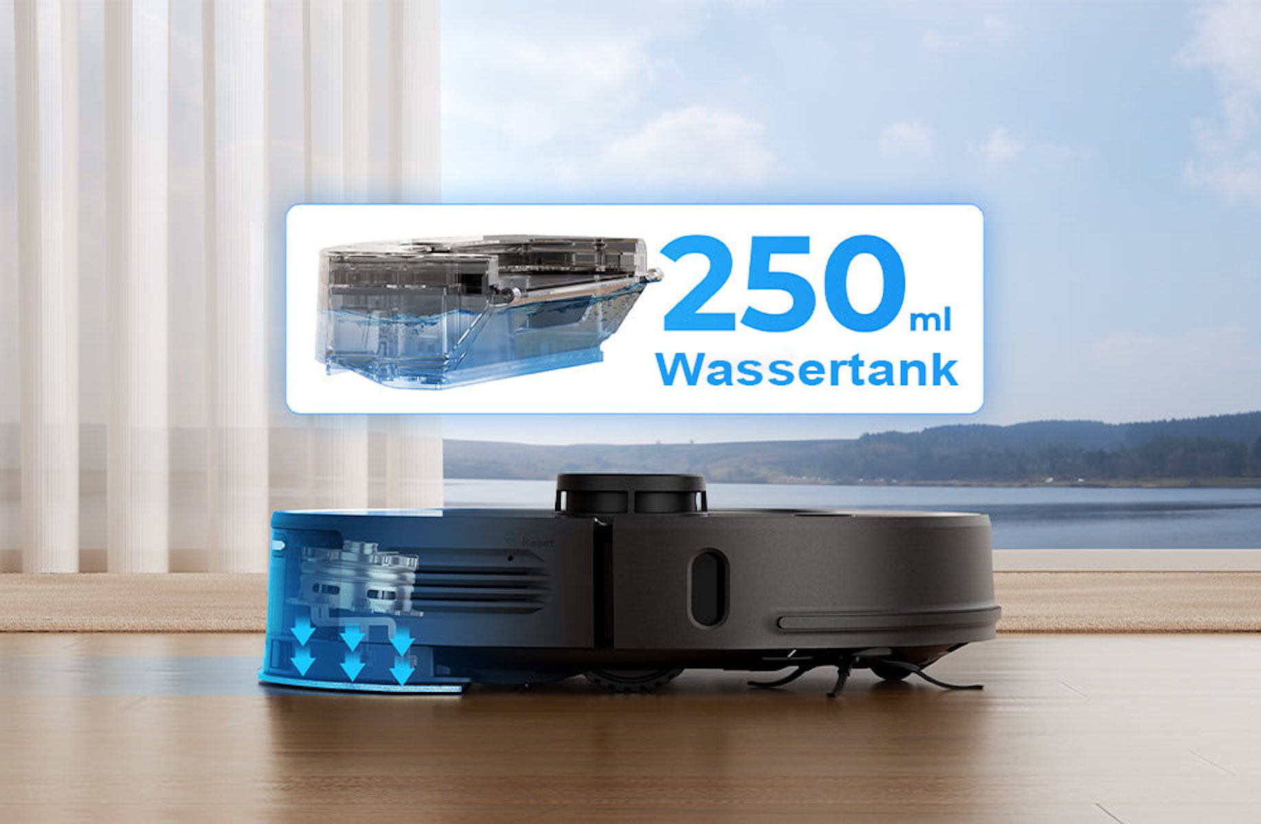 Un aspirapolvere robot nero con un grande indicatore del serbatoio dell'acqua da 250 ml, su un pavimento in legno.