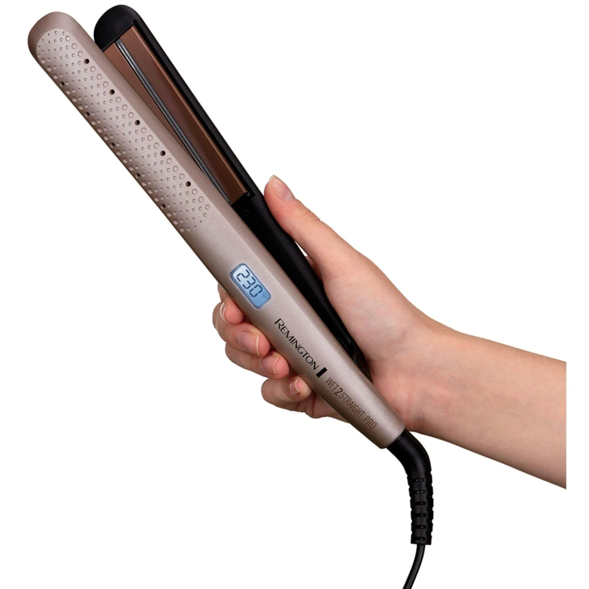 Mano che tiene una piastra per capelli Remington. La piastra è grigia e nera, con una temperatura di 230.