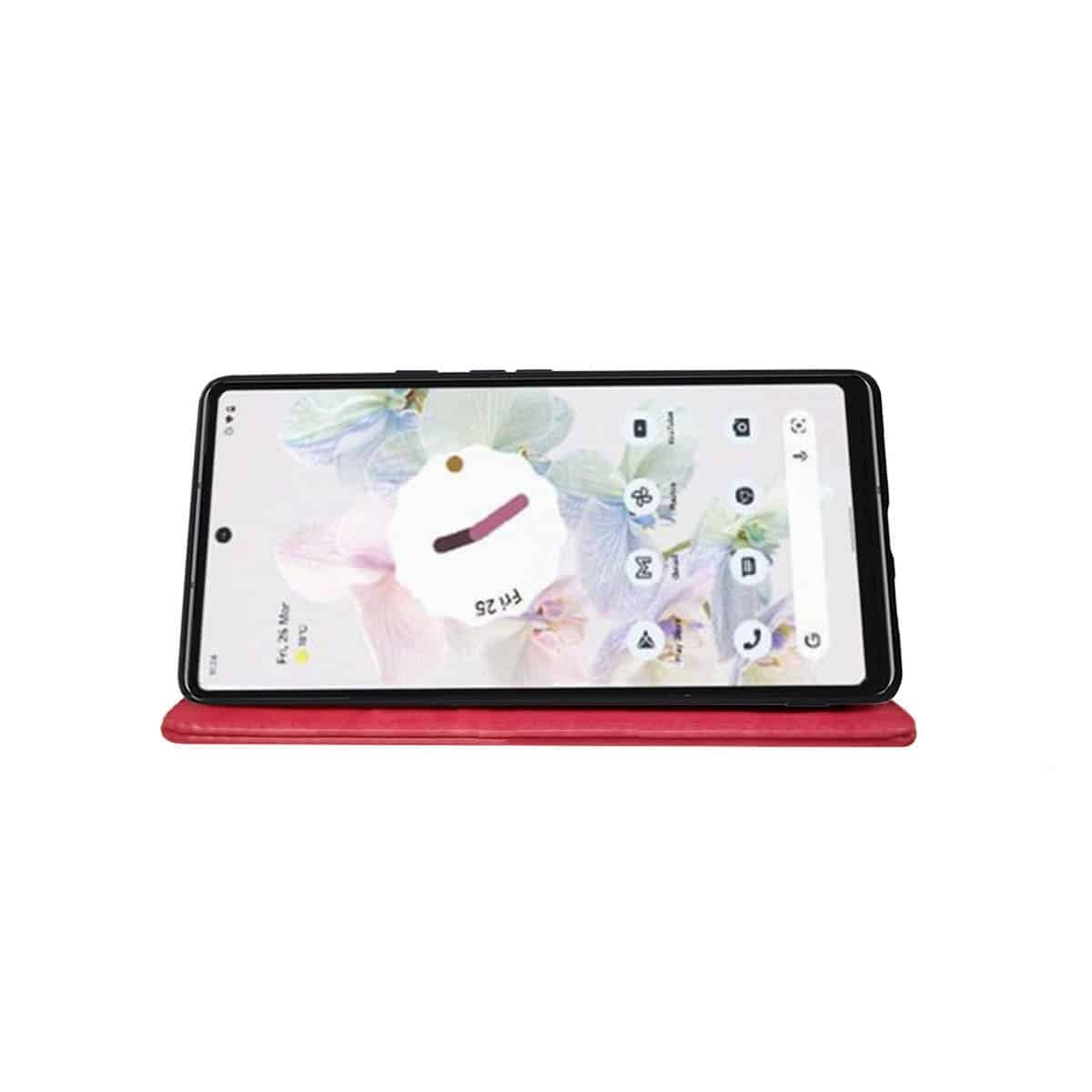Smartphone liegt auf einem roten Case. Zeigt den Bildschirm mit Icons. Weißer Hintergrund.