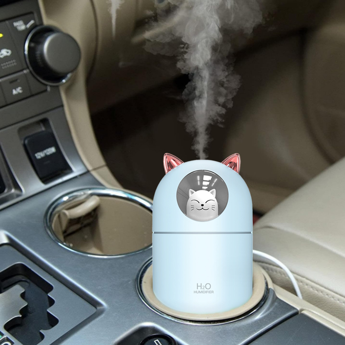 Blauer Luftbefeuchter mit Katzen-Gesicht. Steht in einem Getränkehalter im Auto.