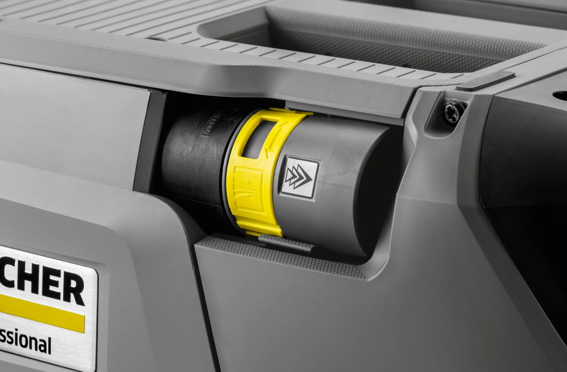Zbliżenie szarej maszyny z żółtym uchwytem i czarną dyszą.