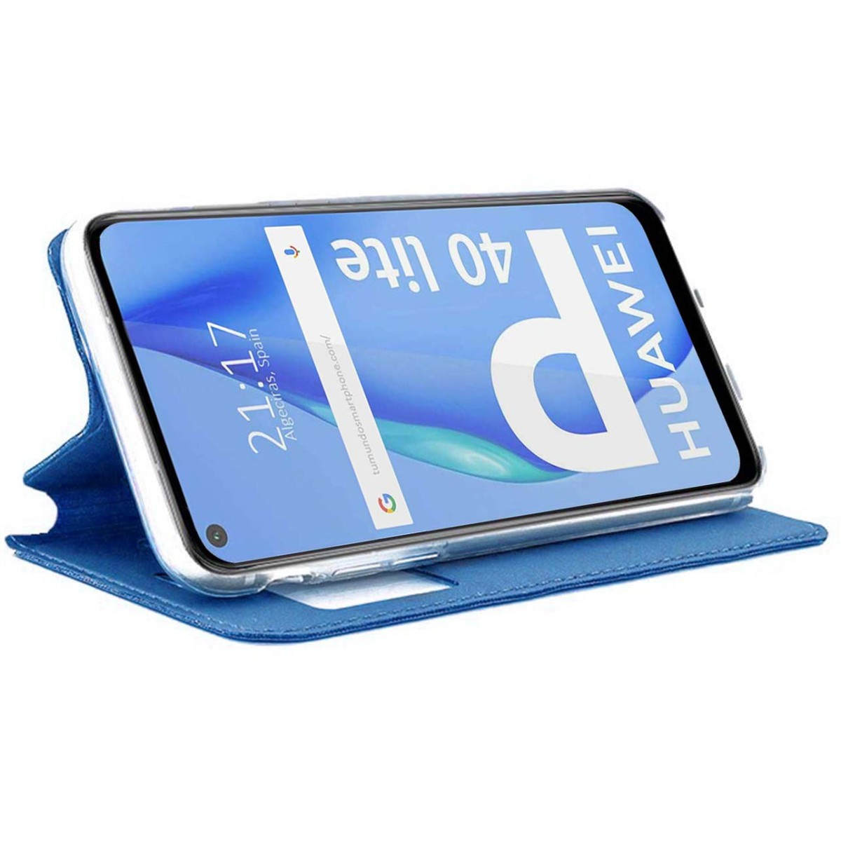 Teléfono en una funda azul. La pantalla muestra la hora y el sitio web.