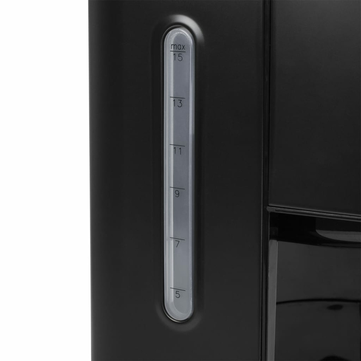 Czarny ekspres do kawy ze wskaźnikiem poziomu wody pokazującym ilość wody.