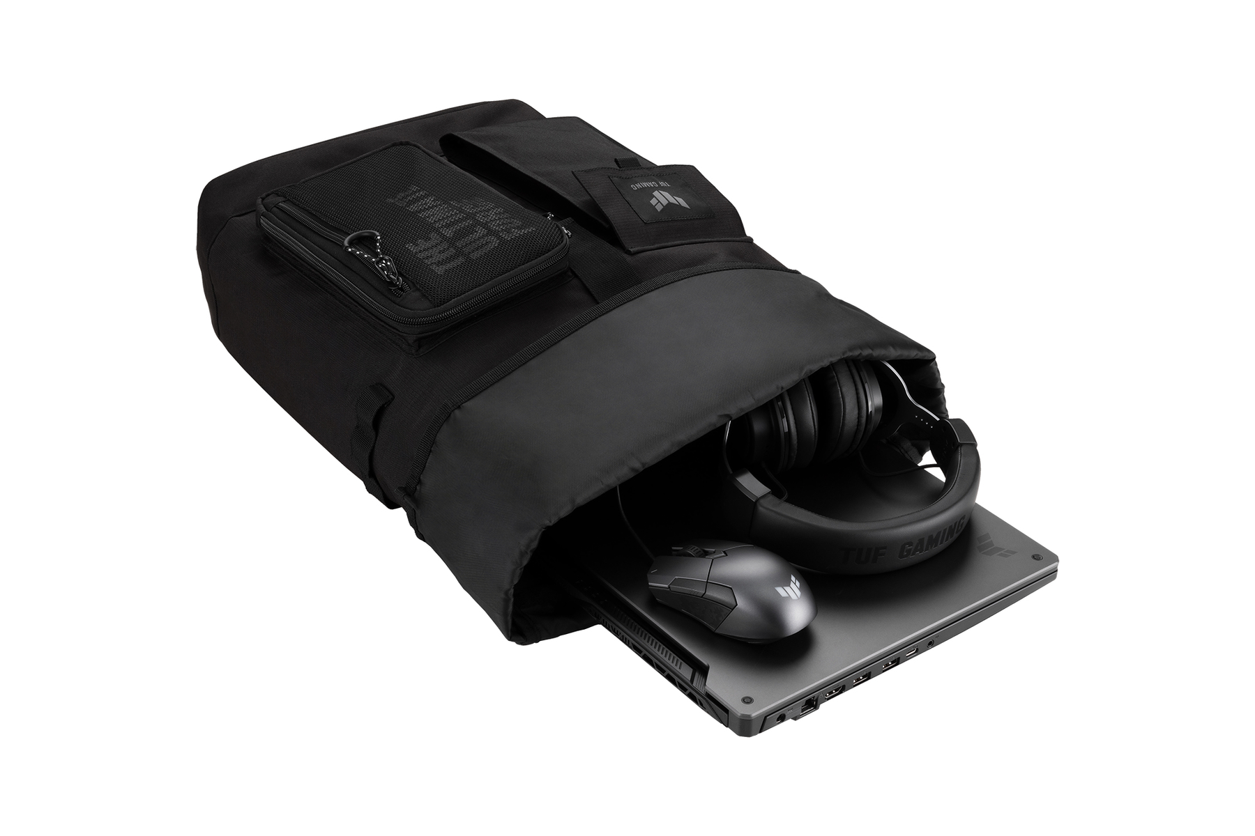 Zaino nero con laptop, mouse e cuffie visibili. Lo zaino è aperto.