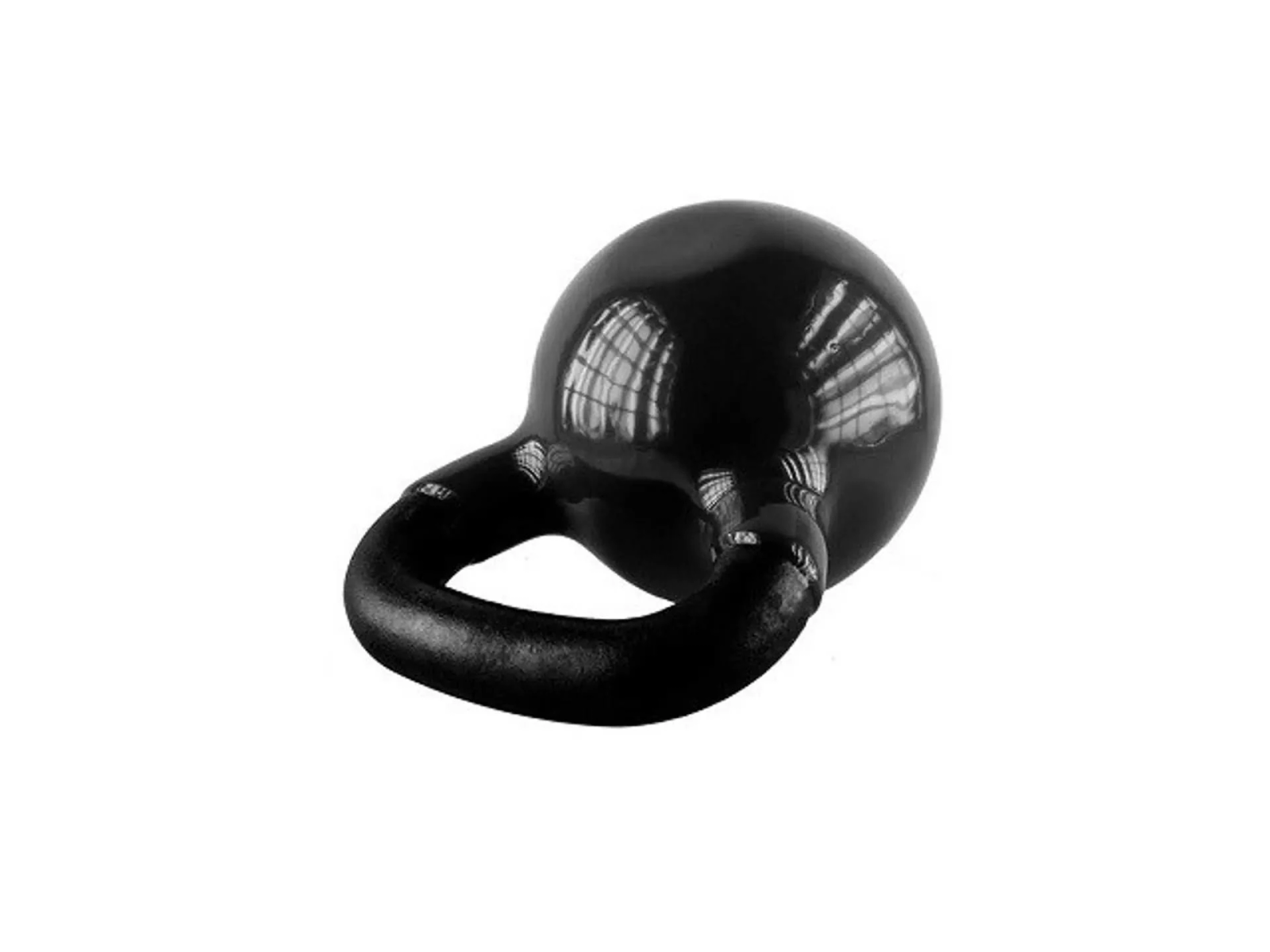 Kettlebell nero con maniglia. È su uno sfondo bianco. Il kettlebell è riflettente.