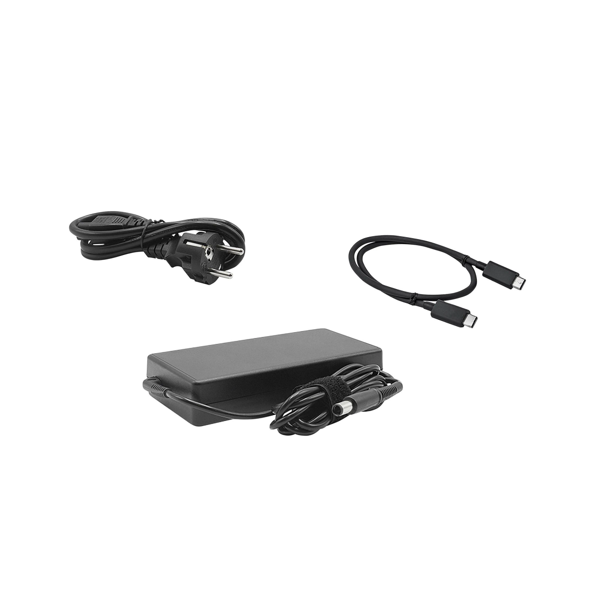 Un adattatore di alimentazione per laptop con un cavo di alimentazione, un cavo USB-C e un cavo di ricarica, tutti neri.