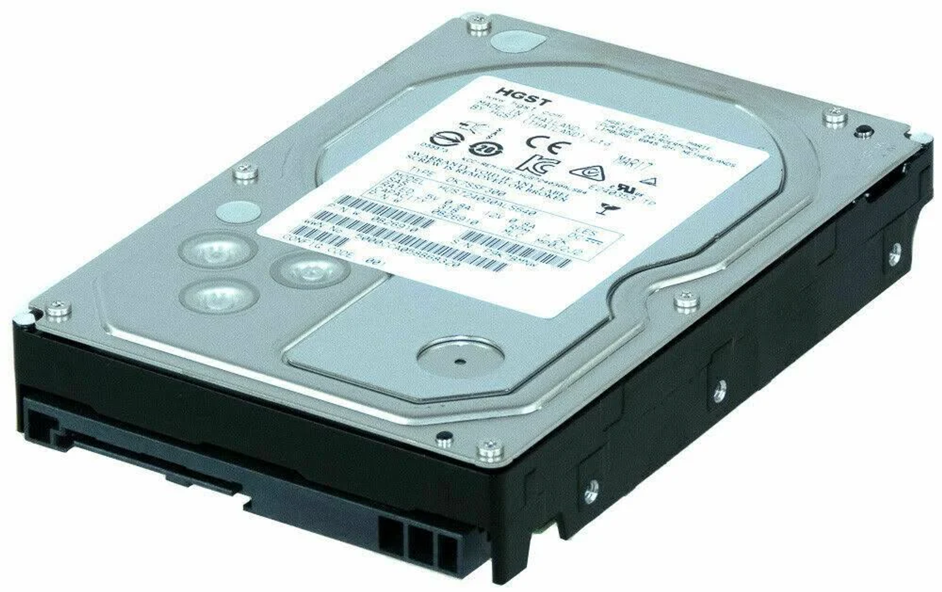 Dysk twardy na białym tle. Dysk jest srebrny i czarny. Ma etykietę z tekstem.