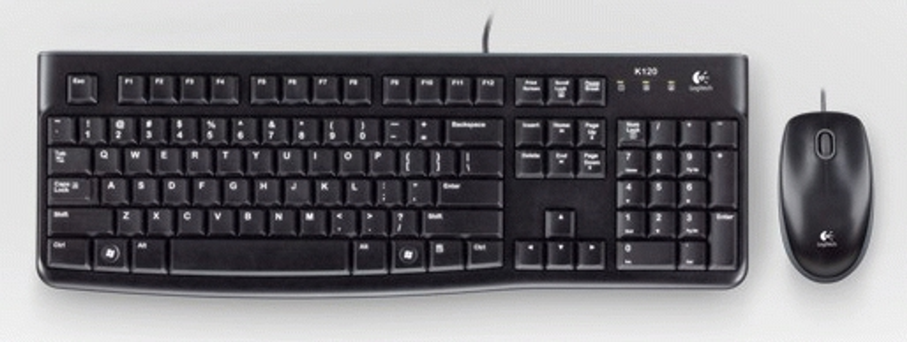 Set tastiera e mouse neri. La tastiera ha molti tasti e il mouse ha una rotella di scorrimento.