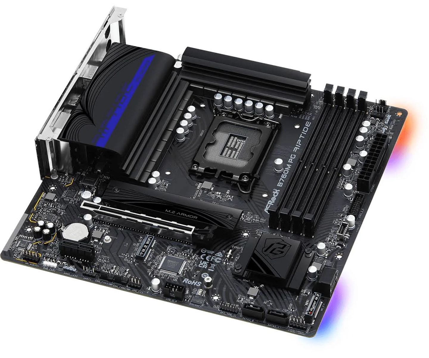 Scheda madre ASRock nera con dissipatori e porte. Include armatura M.2 e illuminazione RGB.