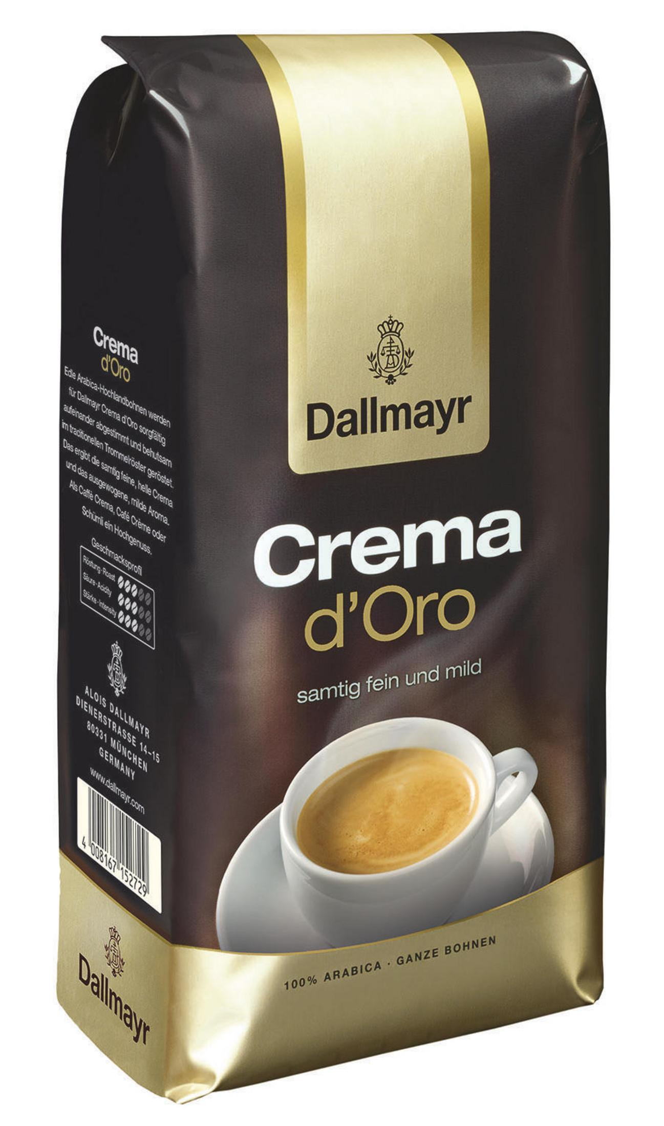Kaffeepackung mit „Crema d'Oro“ und einer Tasse Kaffee auf einer weißen Untertasse. Braun und Gold.