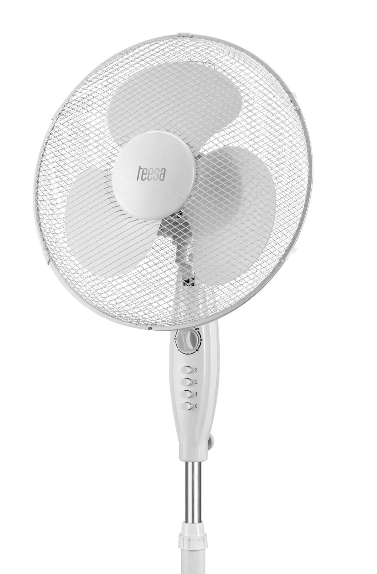 Ventilateur oscillant blanc avec trois pales, une grille et un pied.