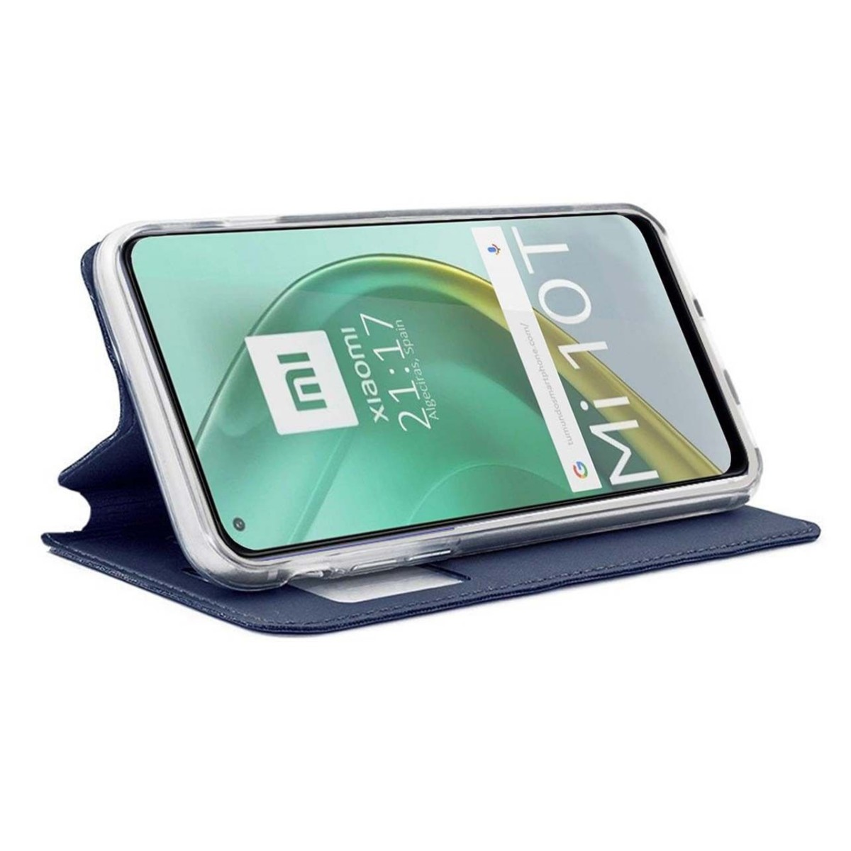 Telefono in una custodia blu, su una superficie bianca. Schermo con ora, data e barra di ricerca.