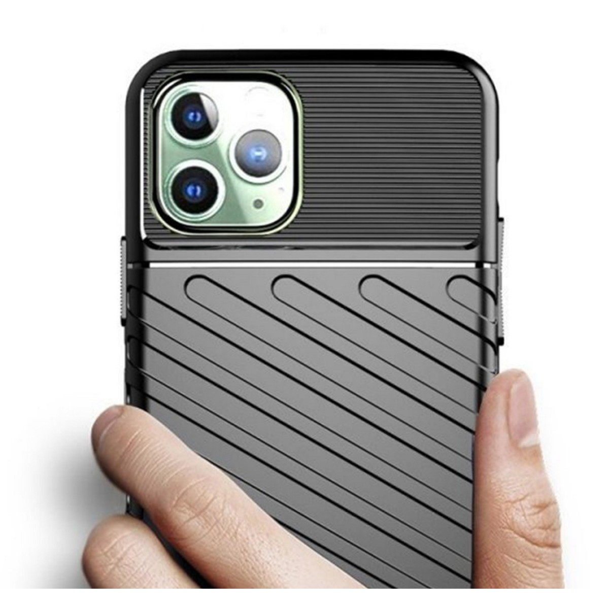 Funda de teléfono con diseño acanalado negro, negro y gris, sostenida por una mano.
