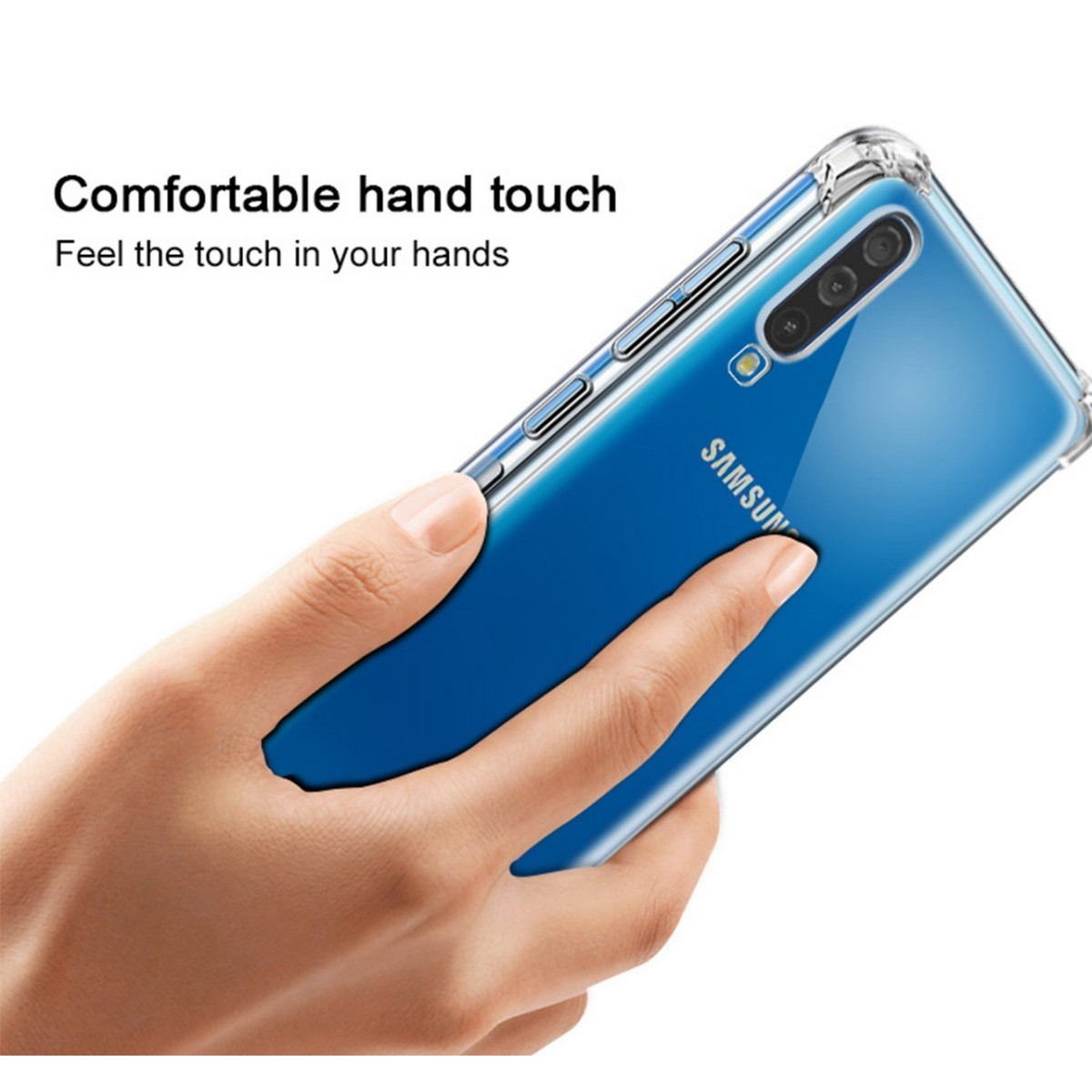 Una mano sosteniendo una funda transparente sobre un teléfono azul.