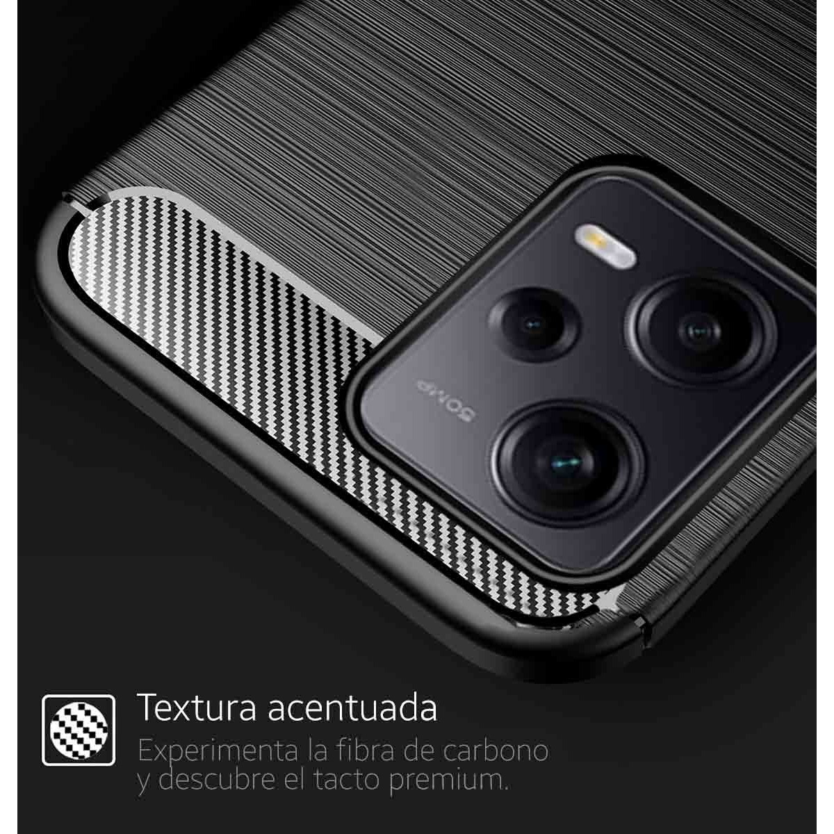 Primo piano di una custodia con texture in fibra di carbonio, dettagli in bianco e nero.