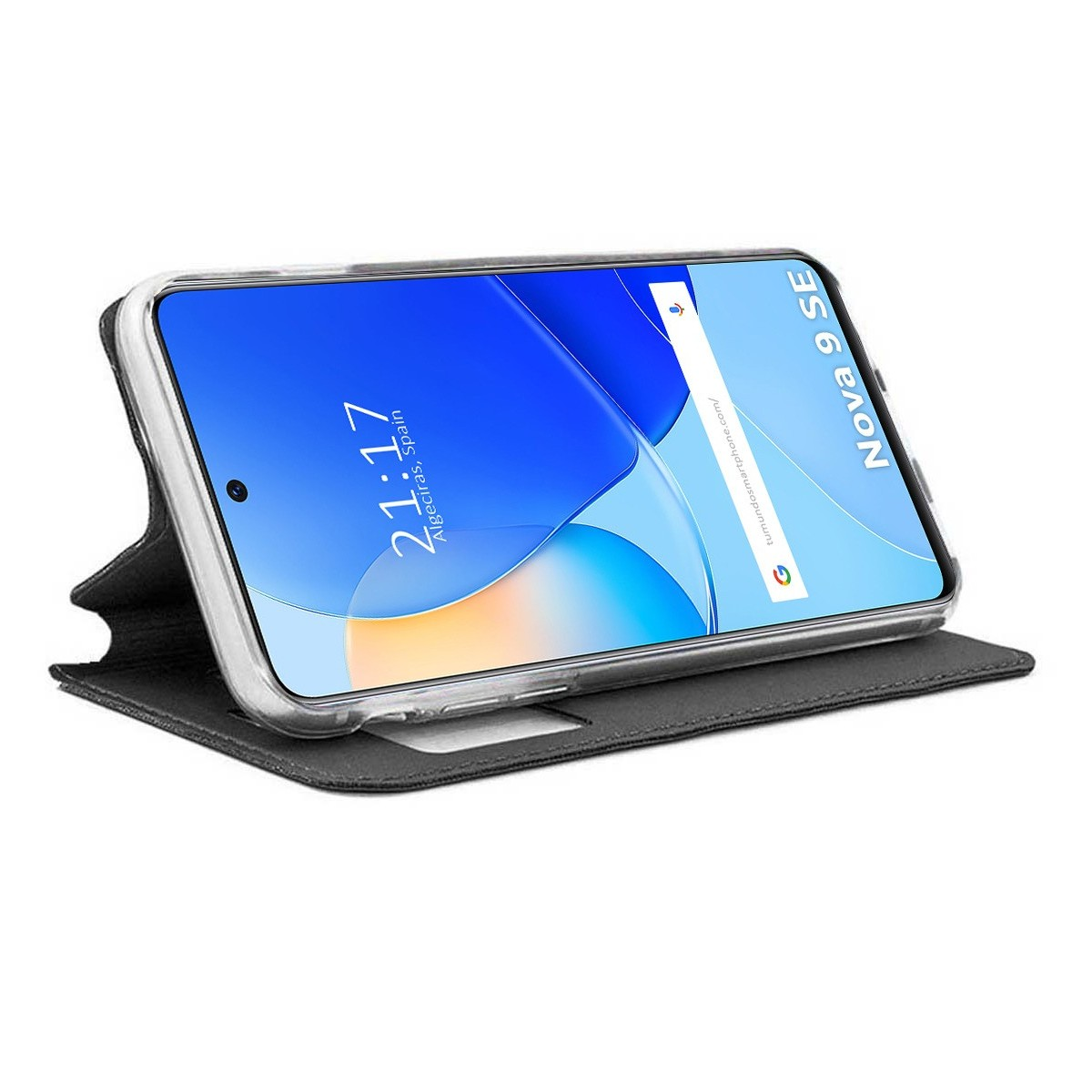 Funda de teléfono con un teléfono. El teléfono muestra la fecha y la hora. Está colocado en una funda de cartera negra.