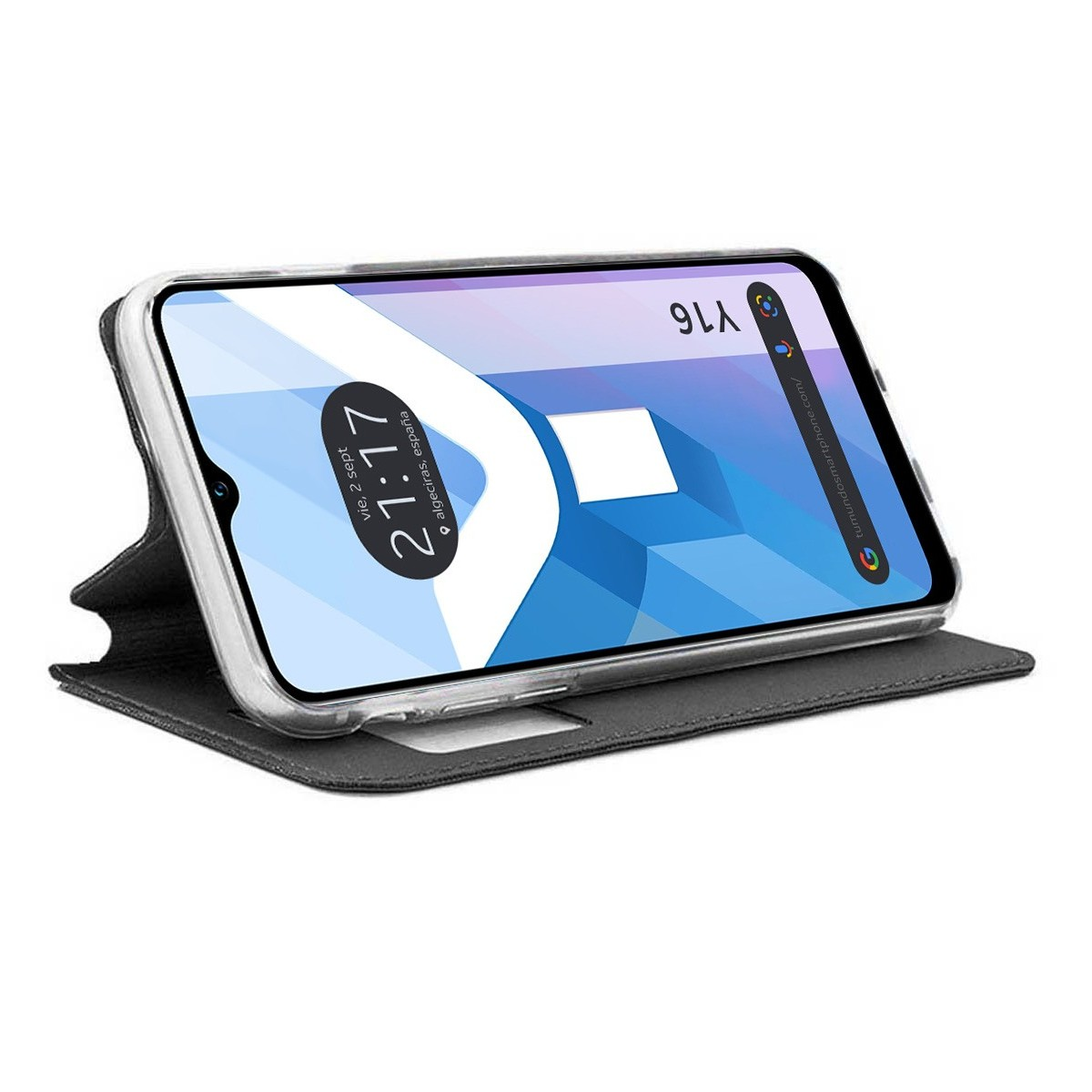 Smartphone in custodia, lo schermo mostra un orologio. Custodia aperta su una superficie.