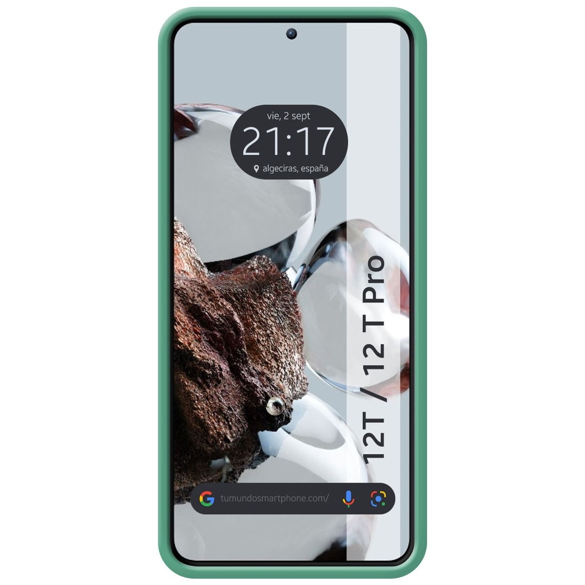 Funda de teléfono con borde verde. Pantalla muestra una imagen borrosa con hora y ubicación.