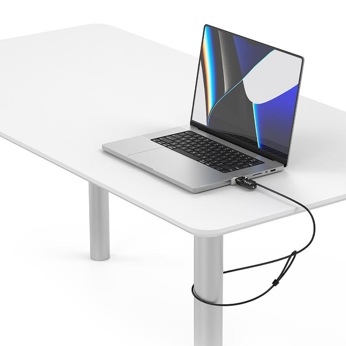 Laptop mit einem schwarzen Sicherheitskabel auf einem weißen Tisch gesichert. Weißer Hintergrund.