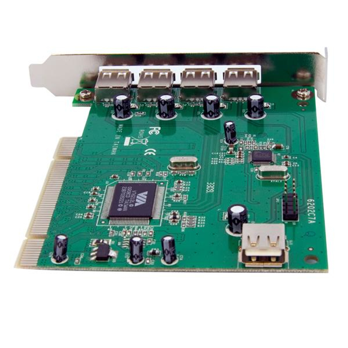 Carte de circuit imprimé verte avec ports USB et composants électroniques, fond blanc.