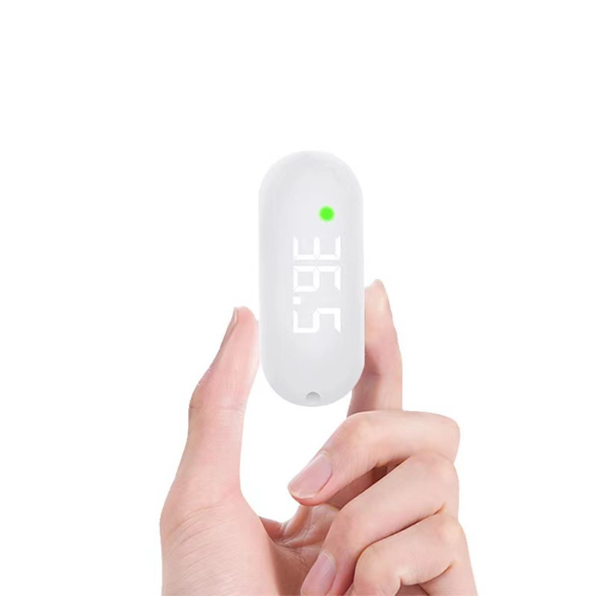 Ein weißes Thermometer in der Hand, das 36,5 Grad mit einem grünen Licht anzeigt.