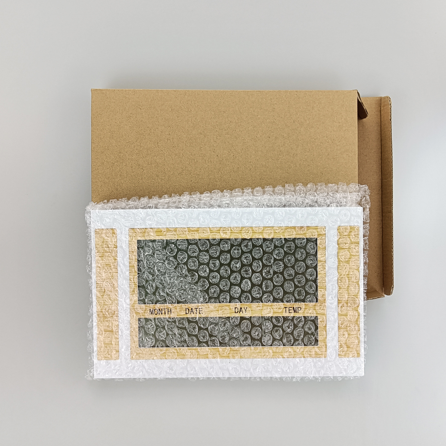 Ein Kalender mit Monats-, Datums-, Tages- und Temperaturbezeichnungen, in einer Box.