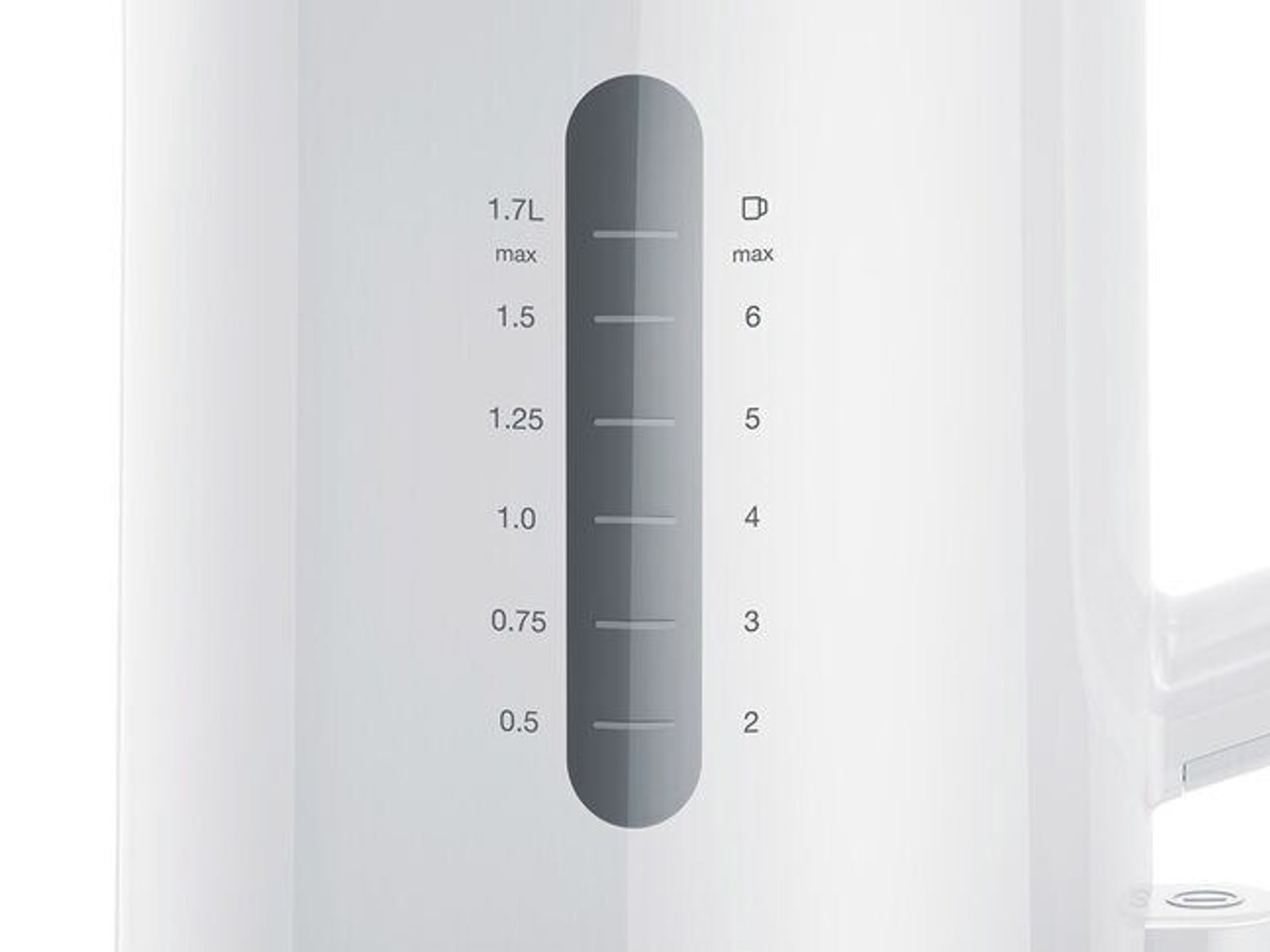Primo piano di un bollitore elettrico bianco, che mostra l'indicatore del livello dell'acqua sul lato. Il livello massimo è 1,7L.