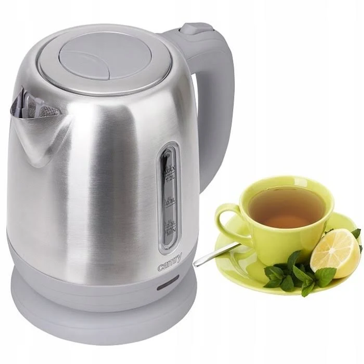 Une bouilloire électrique Cammy argentée avec une tasse de thé, du citron et de la menthe sur une assiette.