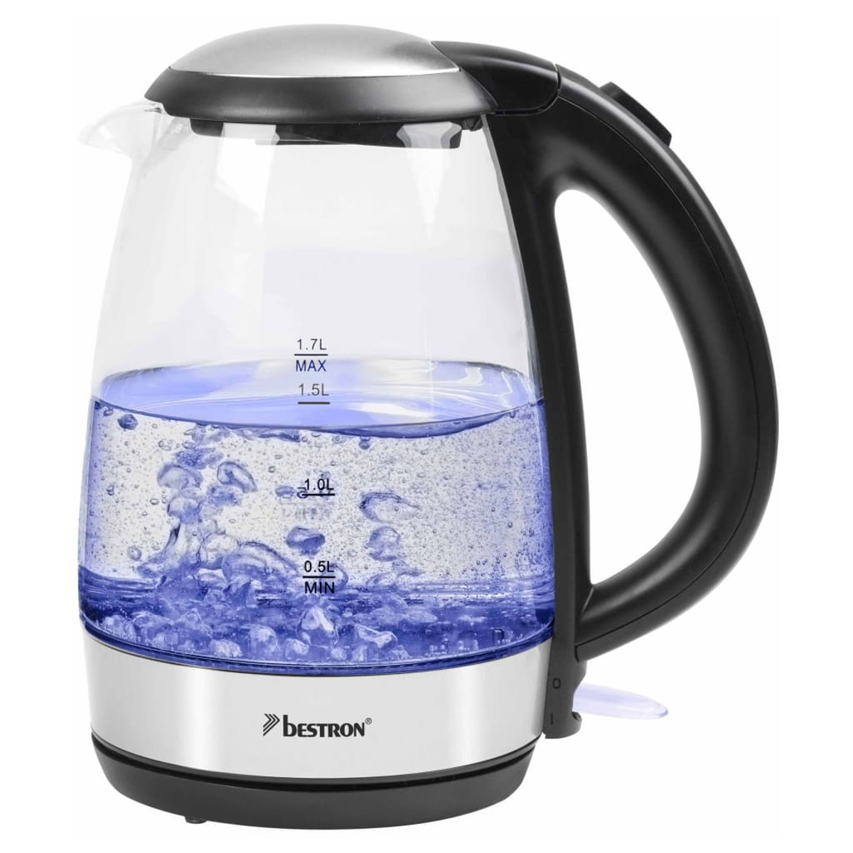 Szklany czajnik elektryczny z niebieską wodą. Ma czarny uchwyt i srebrną podstawę. Marka to Bestron.