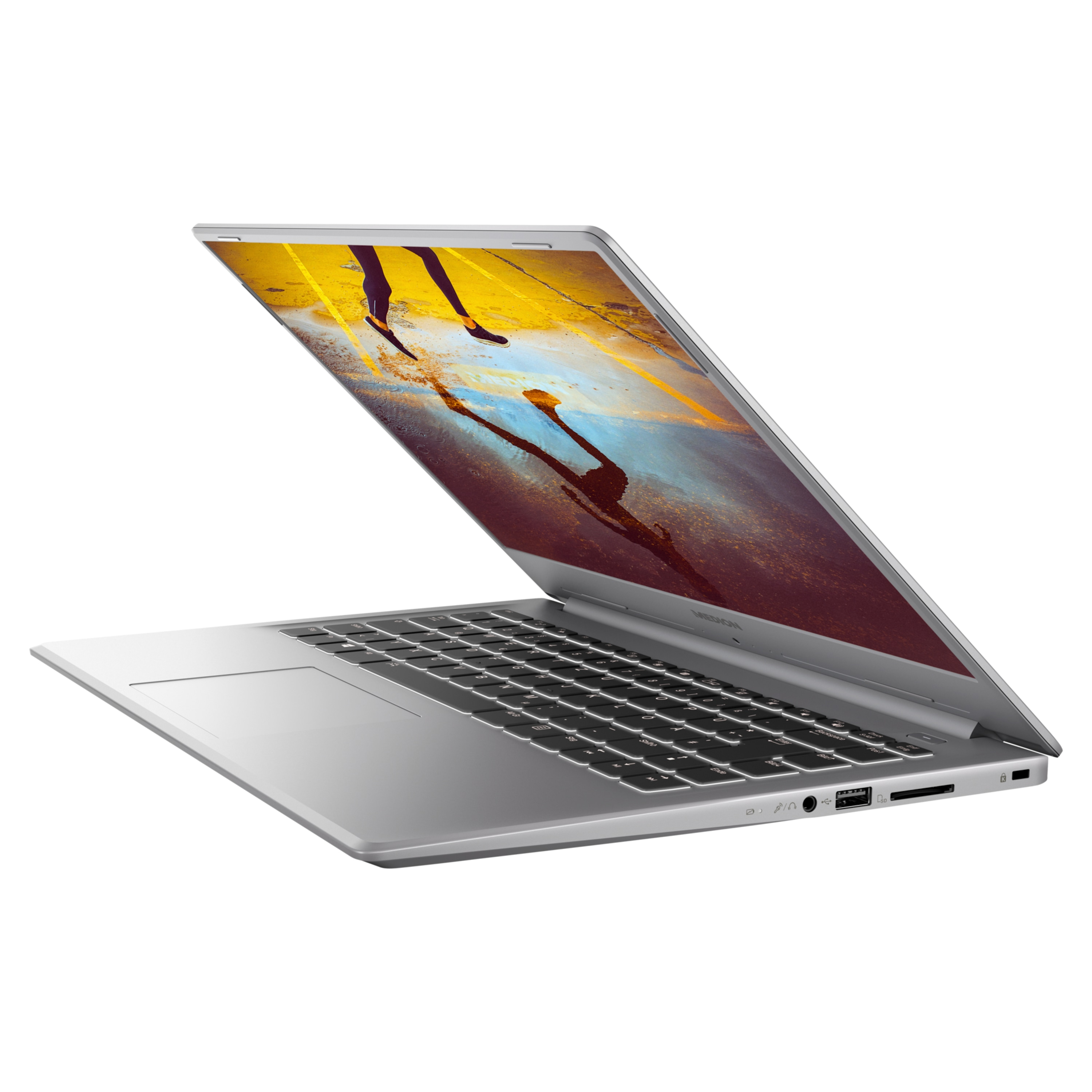 Ein silberner Laptop mit geöffnetem Bildschirm, der ein farbenfrohes abstraktes Bild zeigt, auf weißem Grund.