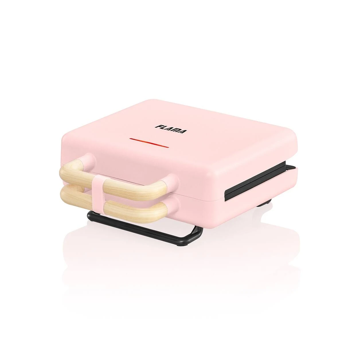 Máquina para hacer gofres rosa con mangos de madera marrón claro. Está cerrada y tiene una luz roja arriba.