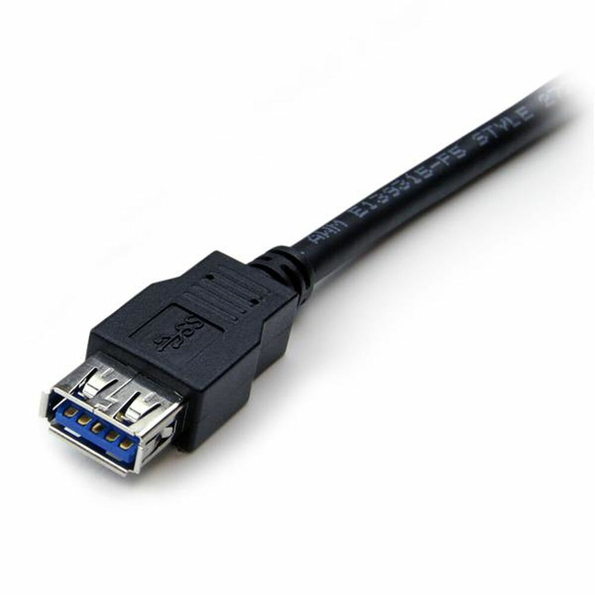Zwarte USB-kabel met een USB 3.0-connector op een witte achtergrond.