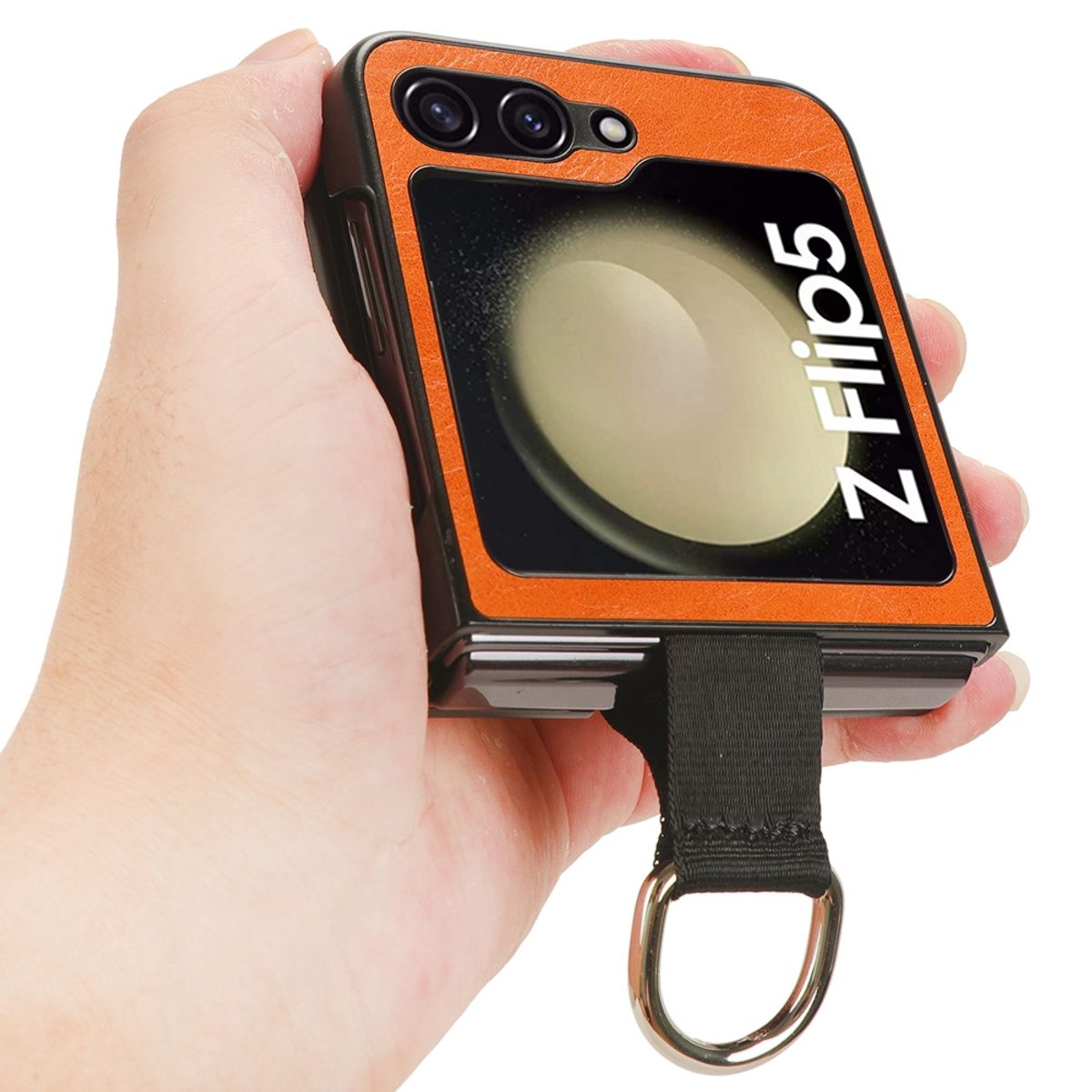 Eine Hand hält eine orangefarbene Handyhülle mit 'Z Flip5' und Kameraausschnitt.