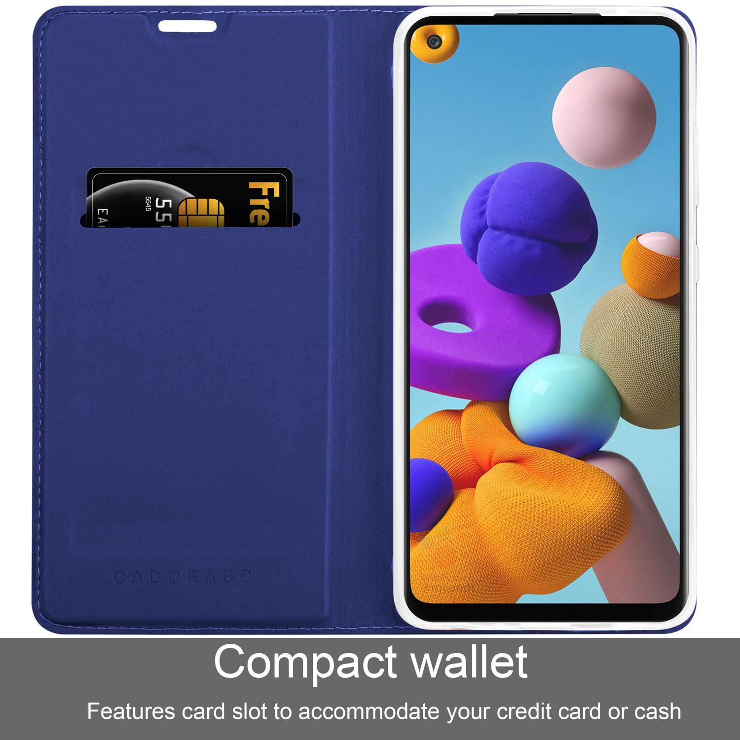 Custodia blu per telefono con fessura per carte, che tiene un telefono. Visibile una carta di credito. Sfondo con forme astratte.