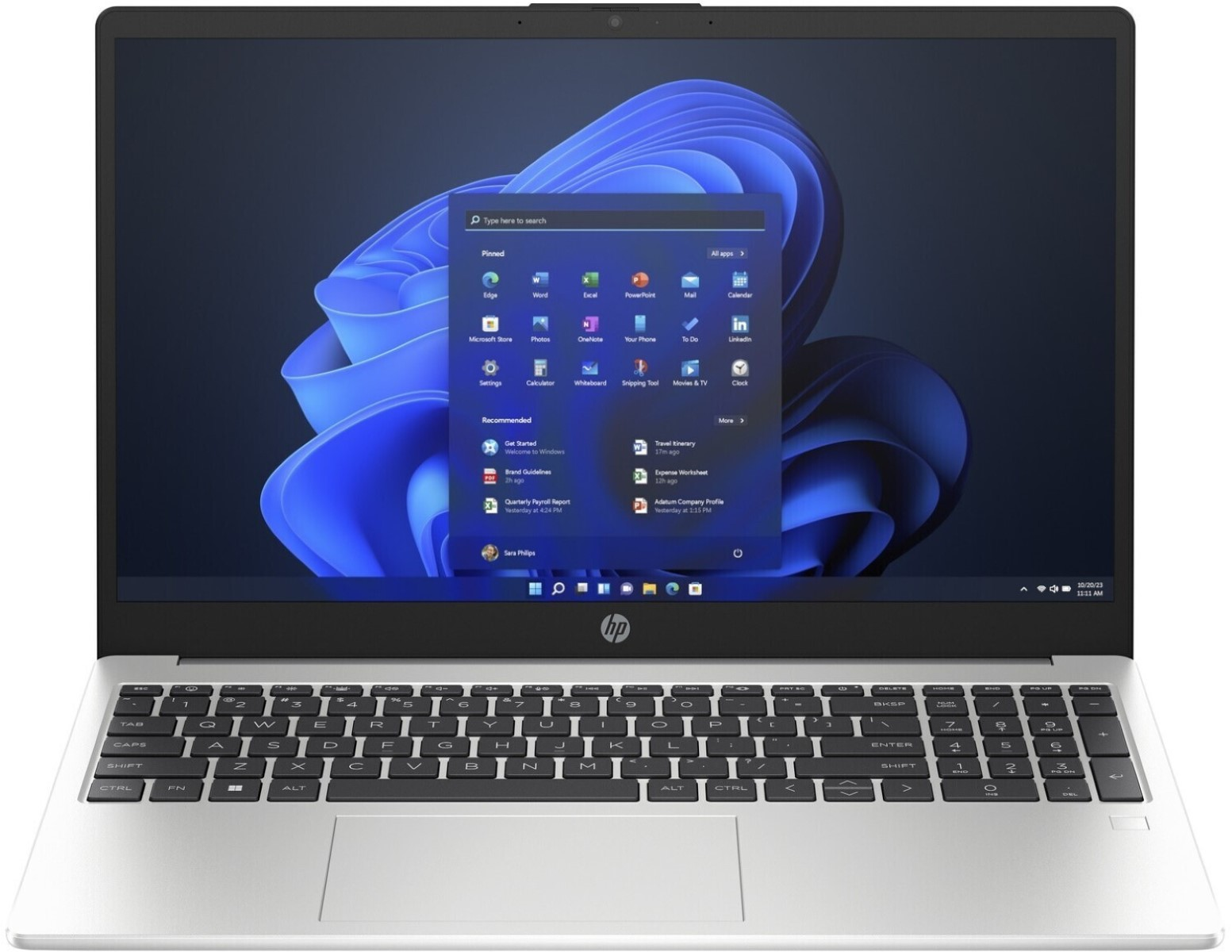 Srebrny laptop z ekranem Windows 11, pokazujący menu Start i niektóre ikony aplikacji.