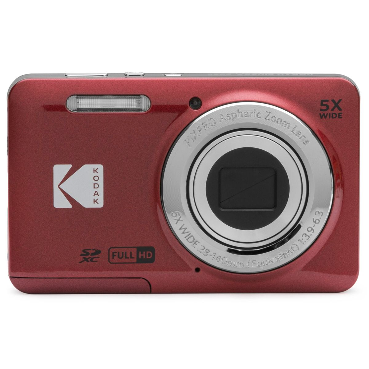 Czerwony aparat cyfrowy ze srebrnym obiektywem. Białe tło.