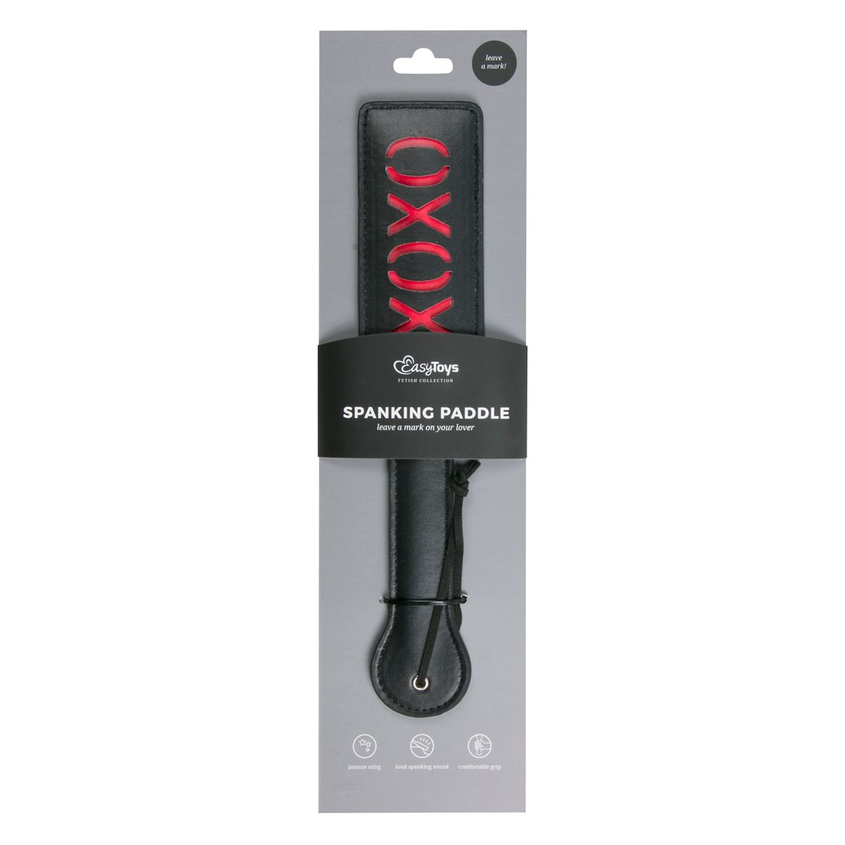 Ein schwarzes Leder-Spank-Paddel mit roter XOXO-Naht. Die Verpackung enthält den Text "SPANKING PADDLE".