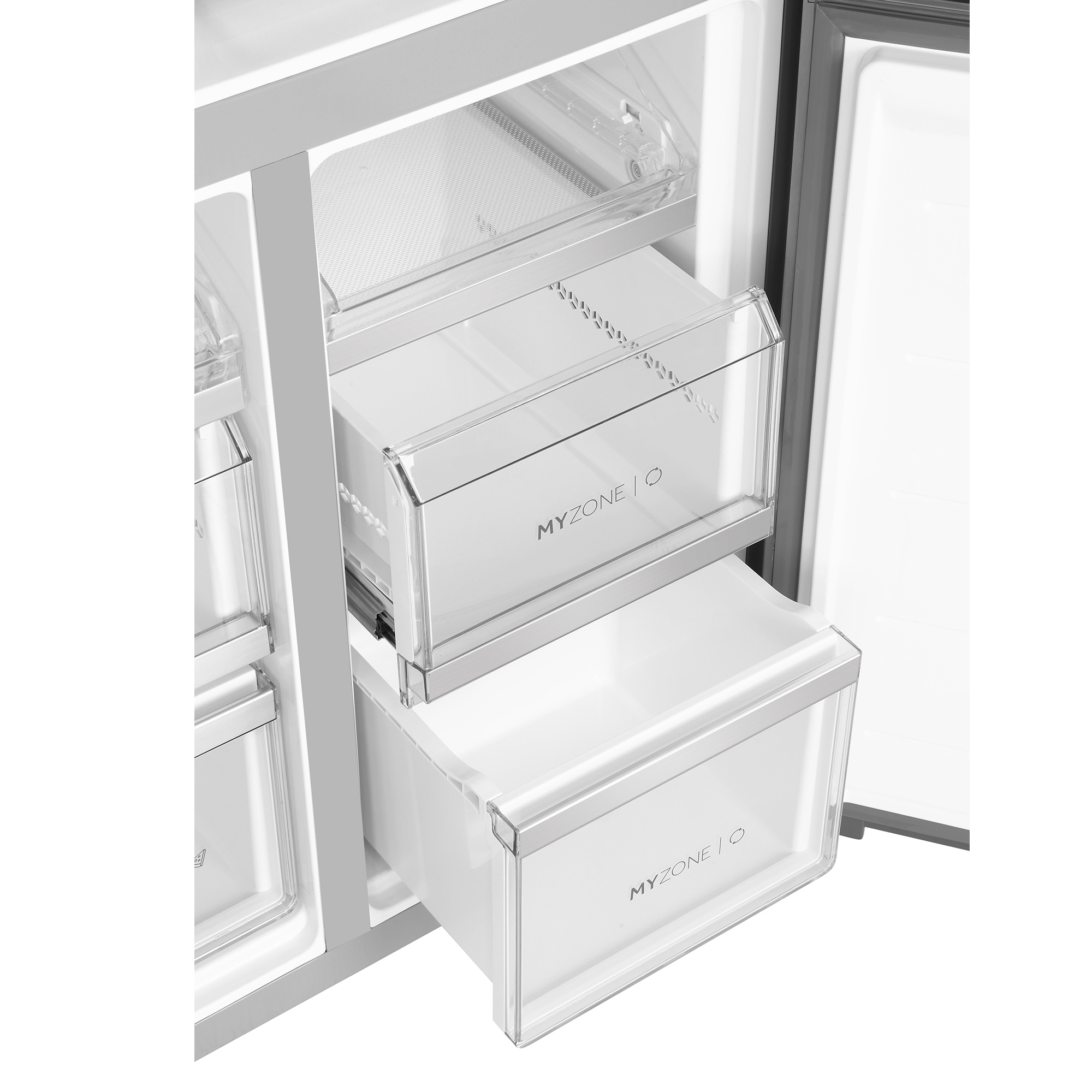 Offener Kühlschrank, zwei transparente Schubladen mit der Aufschrift 'MYZONE'. Eine Schublade ist ausgezogen.