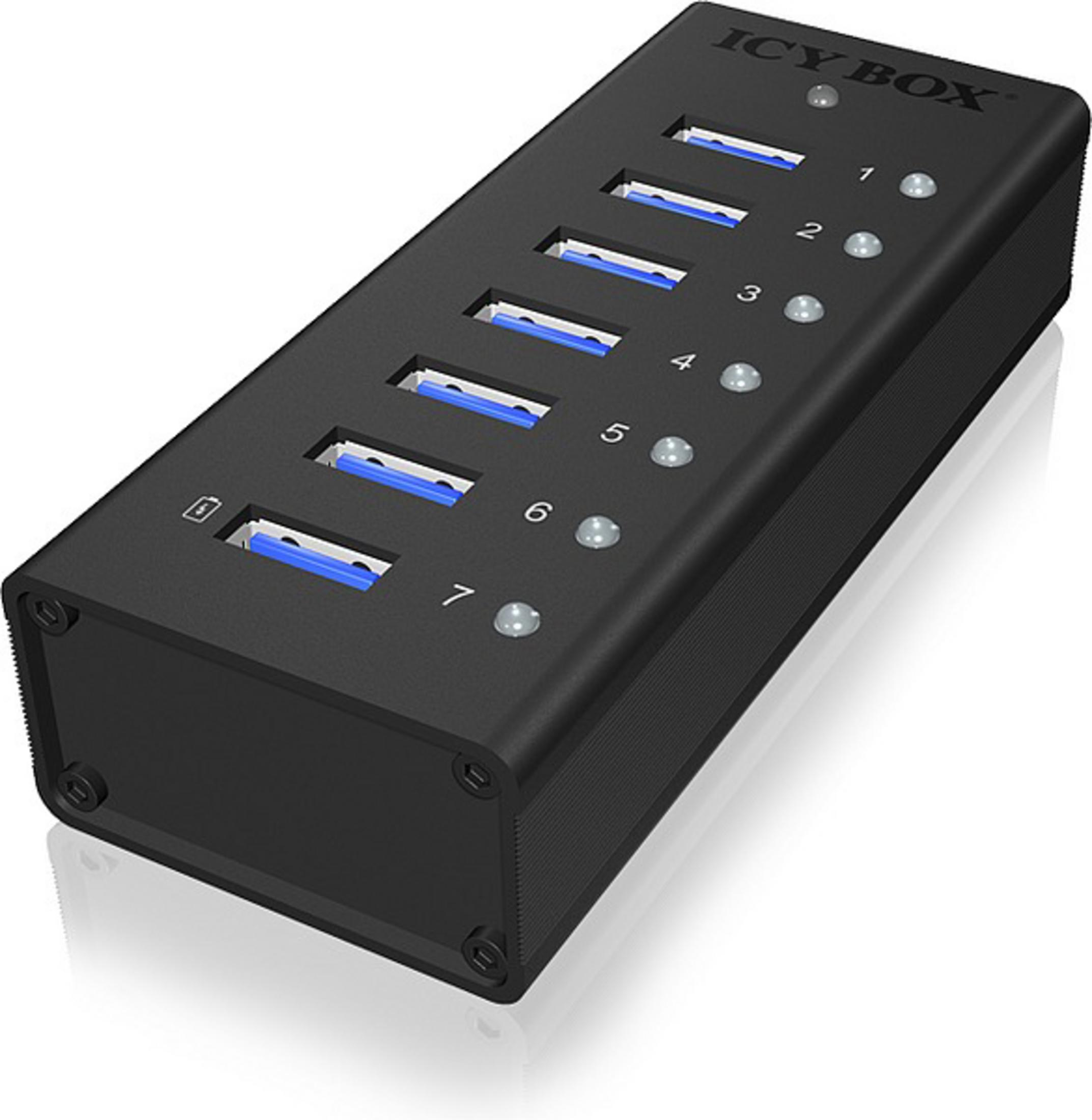Schwarzer USB-Hub mit sieben USB-Anschlüssen und blauen Einsätzen. Mit ICY BOX markiert.