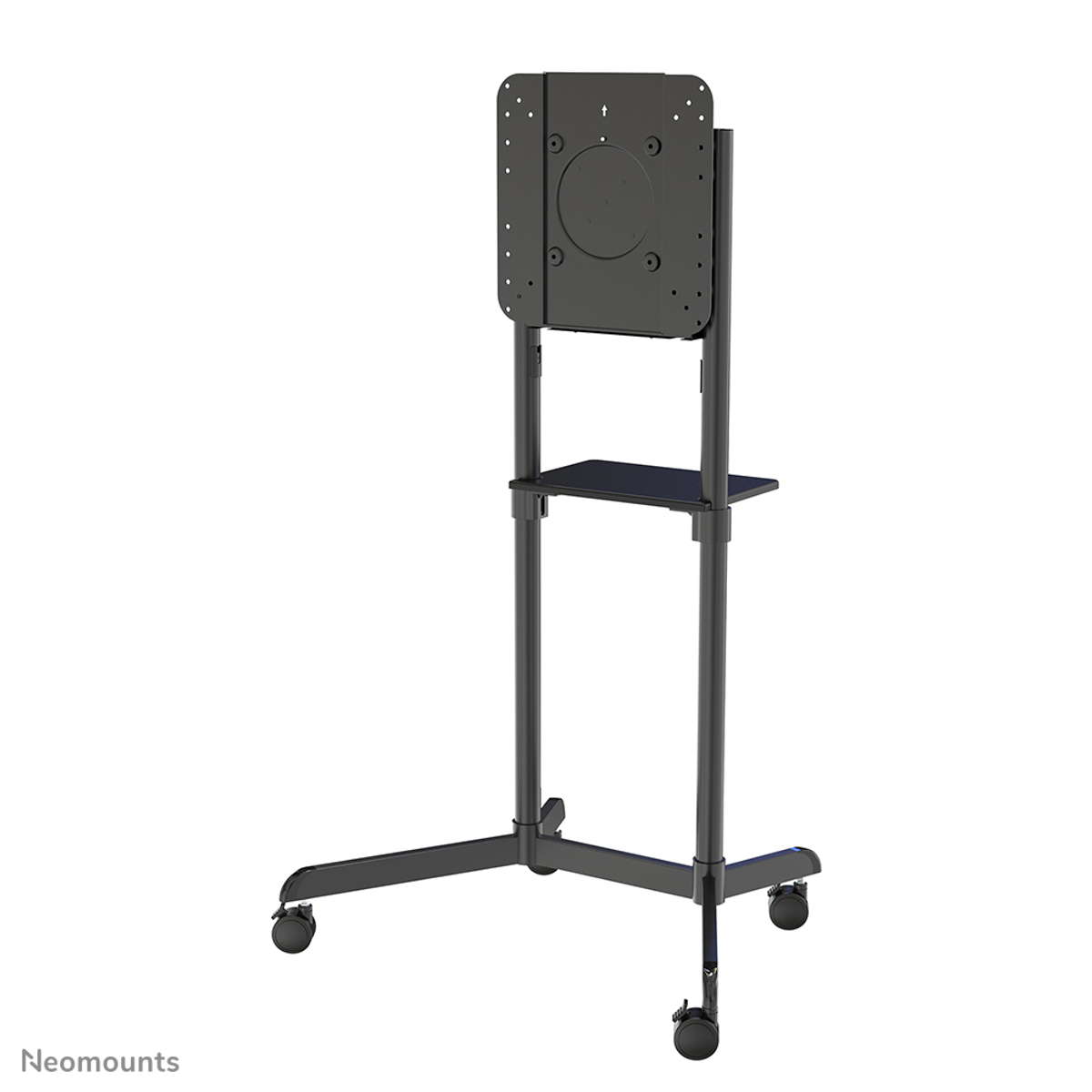 Un carrello TV mobile nero con due pali verticali, un ripiano e una staffa di montaggio su sfondo bianco.