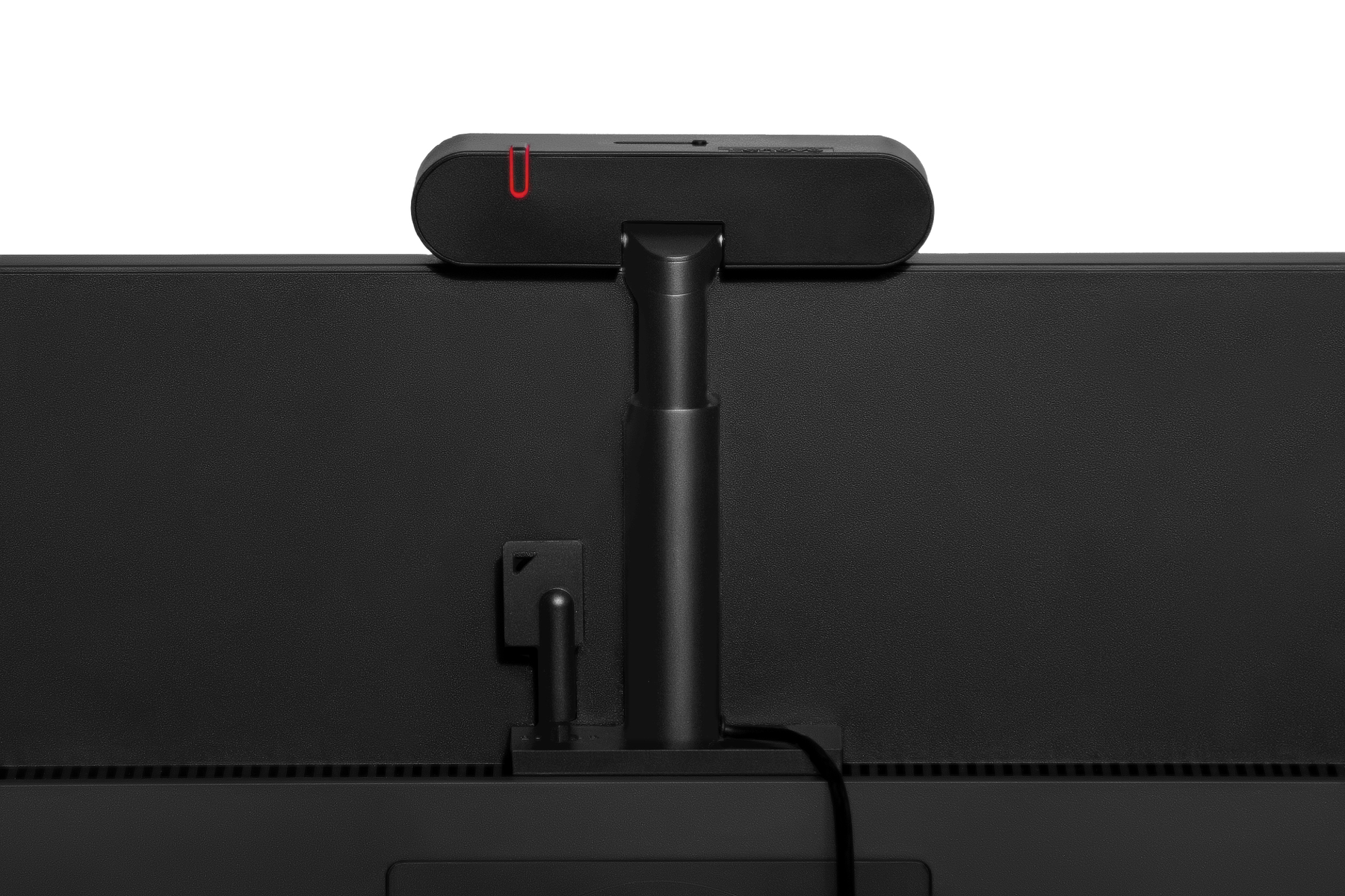 Una webcam nera sopra un monitor nero con una luce rossa sulla parte superiore.