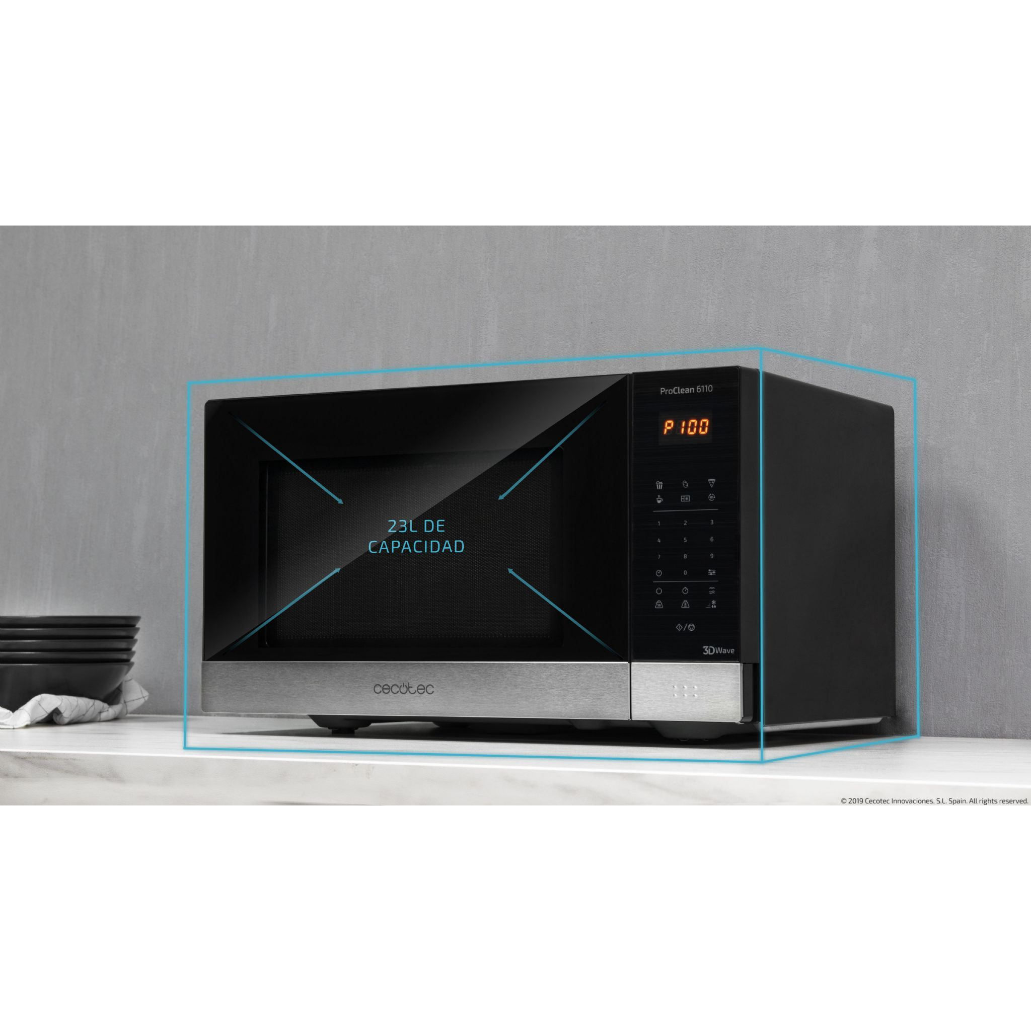 Czarna kuchenka mikrofalowa na blacie. Szczegóły obejmują tekst z przodu i z boku.