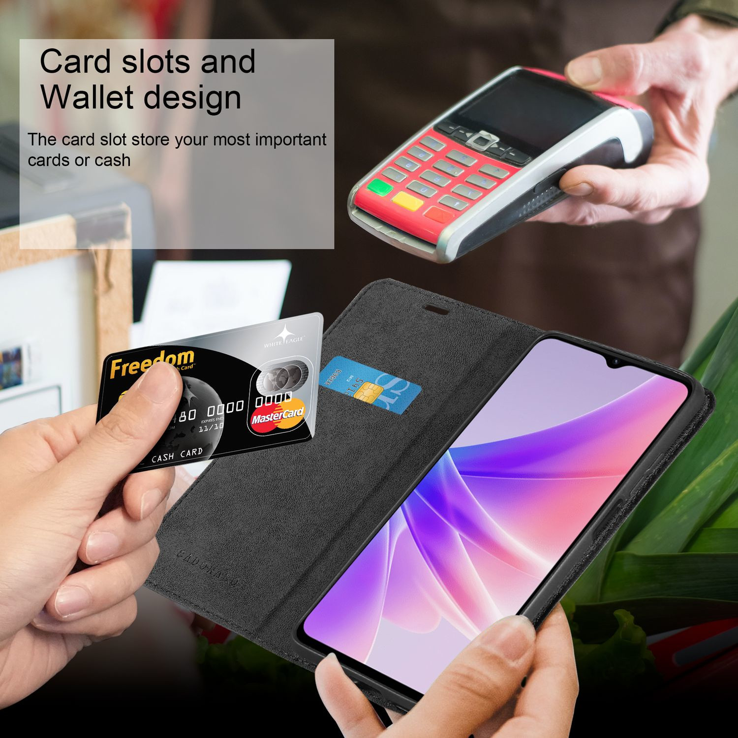 Una mano tiene un telefono in una custodia a portafoglio nera, mostrando fessure per carte e una carta.